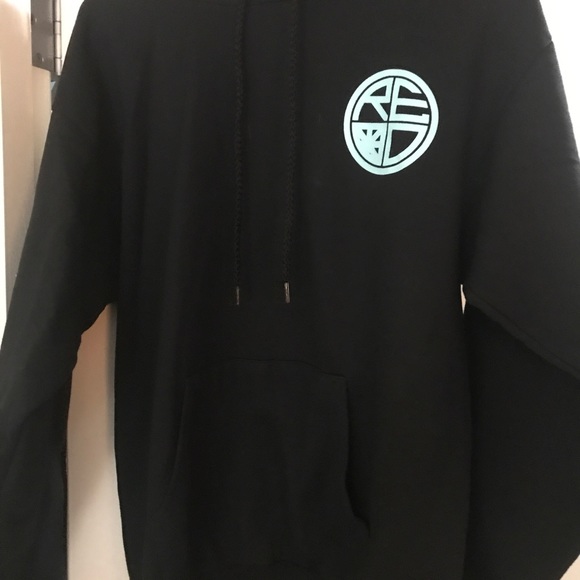 Red Label - Picture 3 of 5